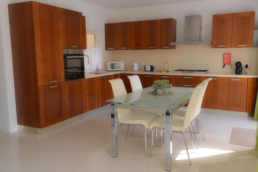 Seafront Duplex Penthouse With Terrace Overlooking Xlendi Bay Exteriér fotografie